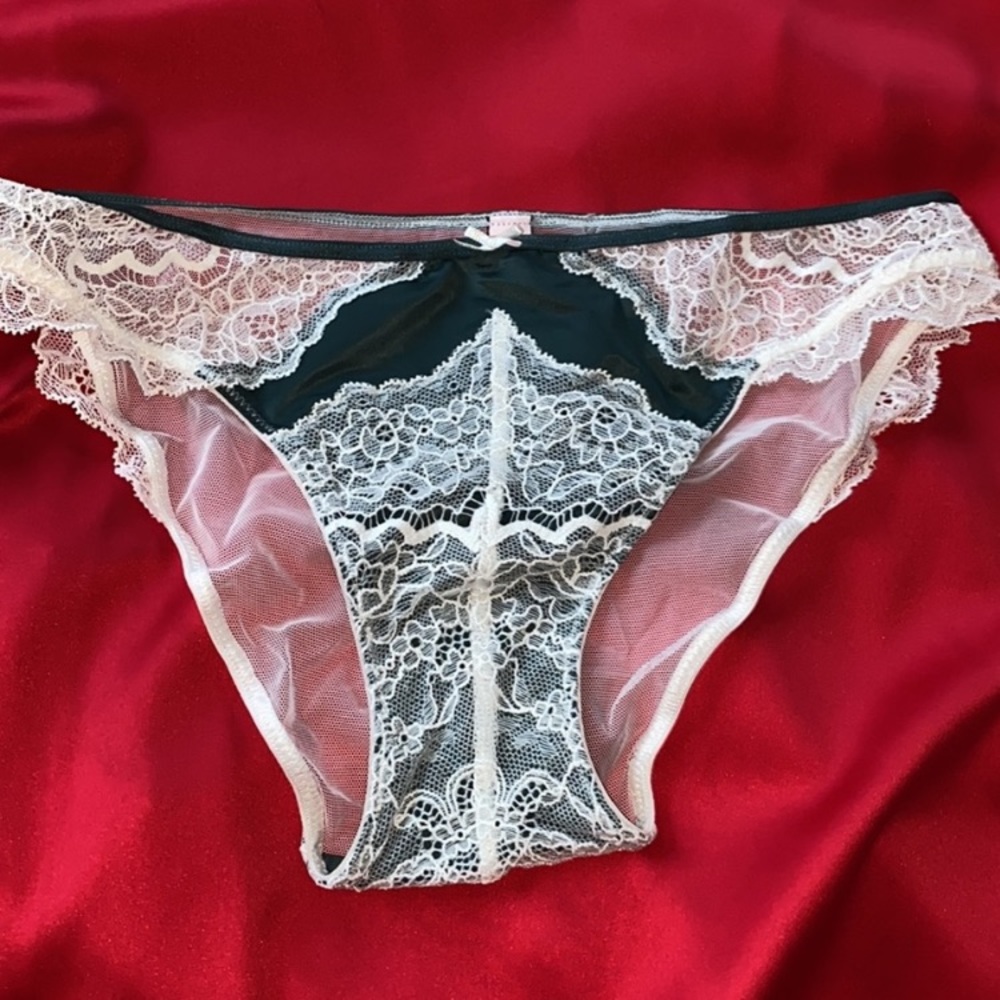 VS VERY SEXY Cheeky Panty‎ Satin Silky Lace Trim Bikini Panties Rare Soft Small